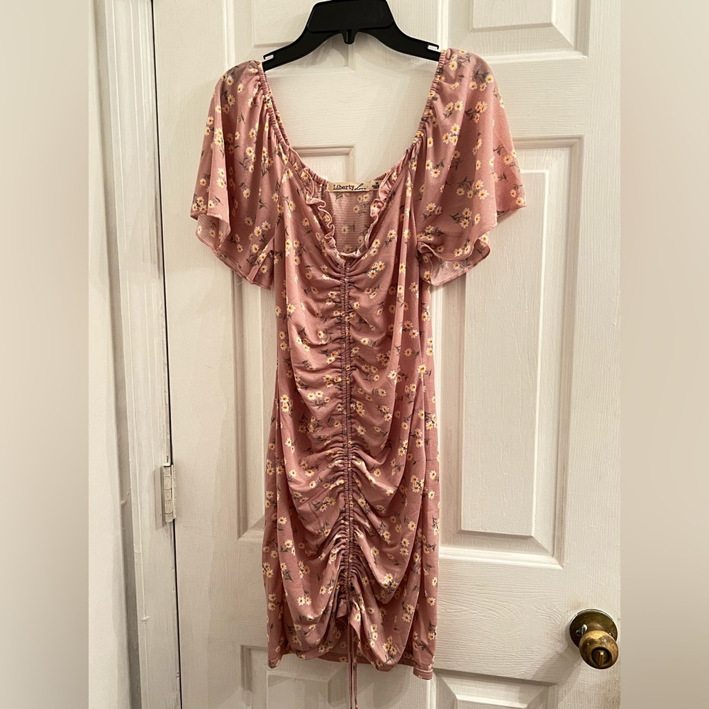 Size medium purple daisy floral flower print vneck ruffle cinch dress
